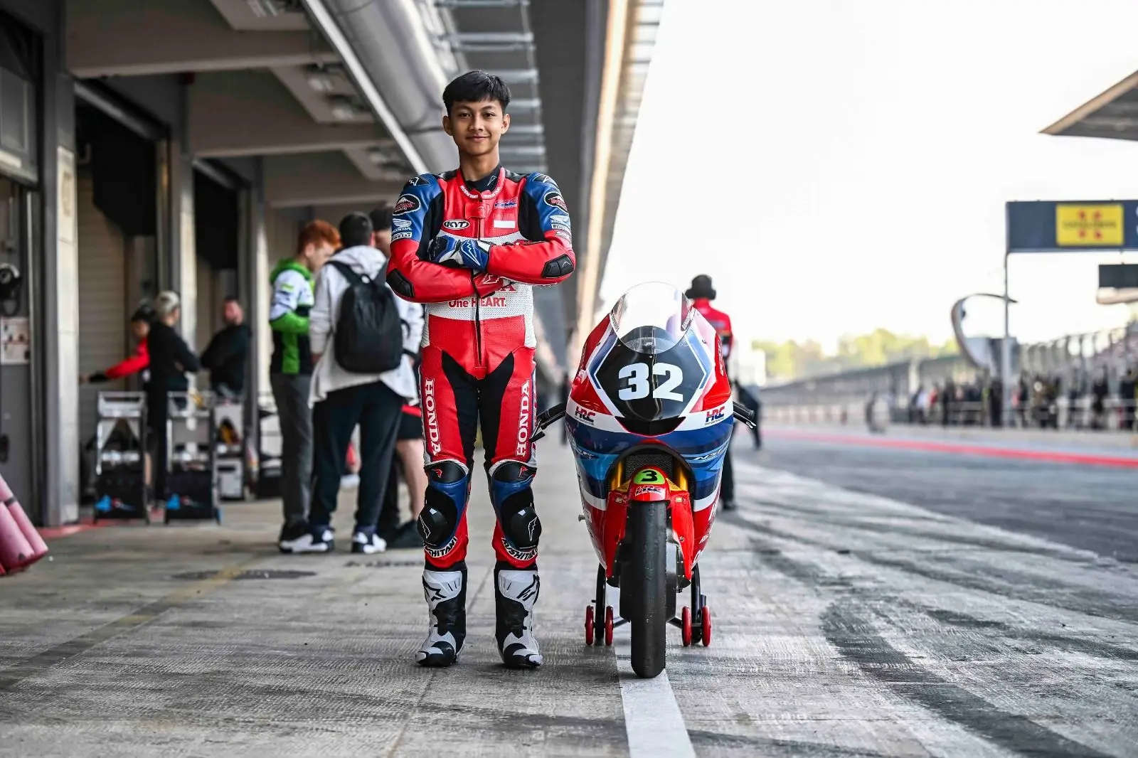 Nyaris Podium! Perjuangan Heroik Kiandra Ramadhipa di Race 1 Moto3 Junior Catalunya 2026