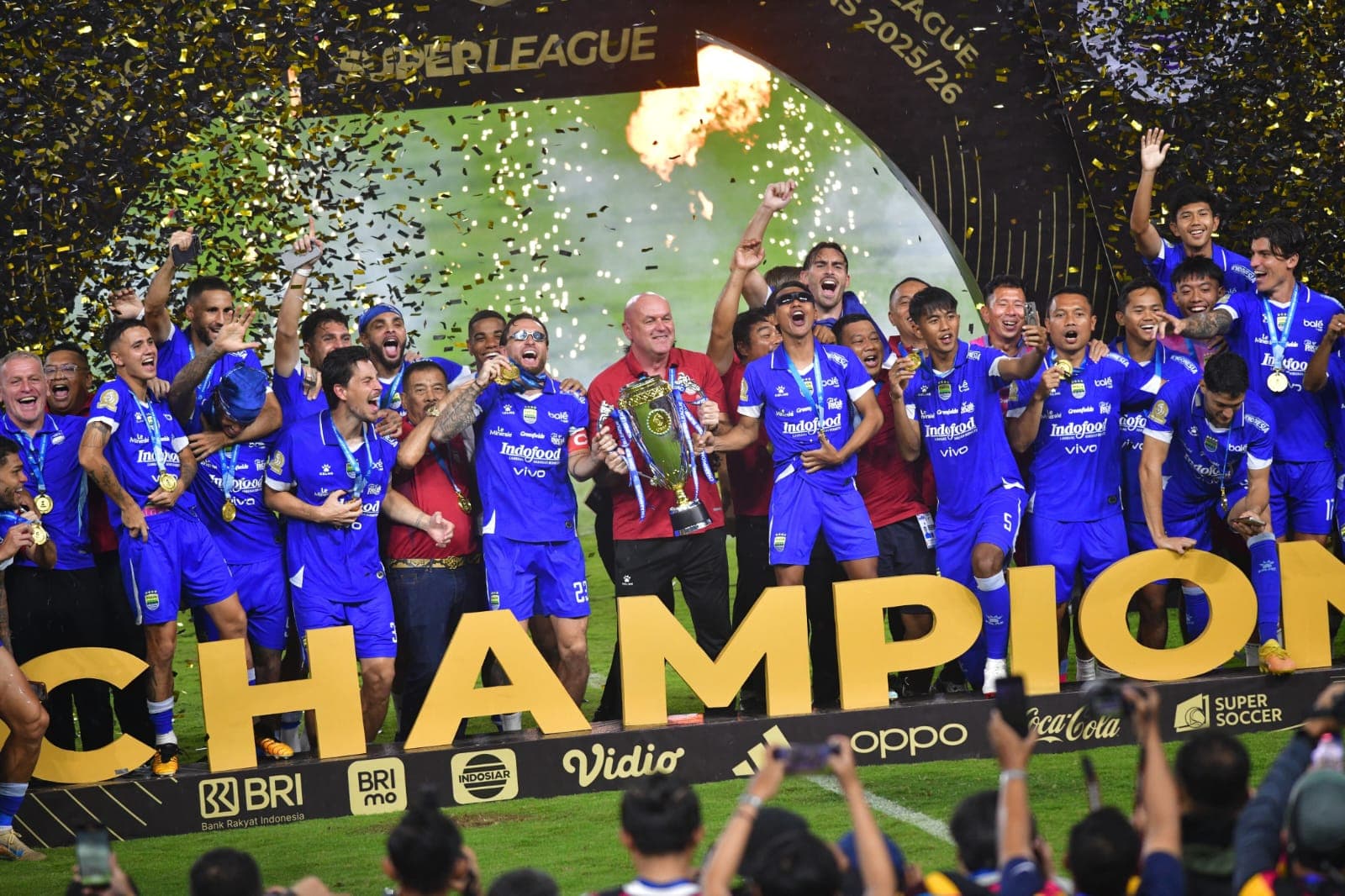 Dinasti Biru Abadi: Persib Bandung Hattrick Juara, Ukir Sejarah Tak Tergoyahkan!