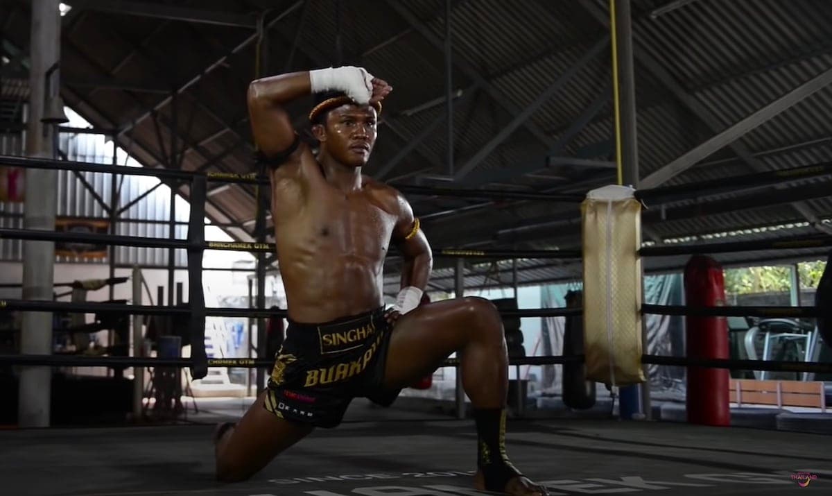 Wai Kru dan Muay Thai: Harmoni Spiritual dalam Kekejaman Seni Bela Diri Thailand