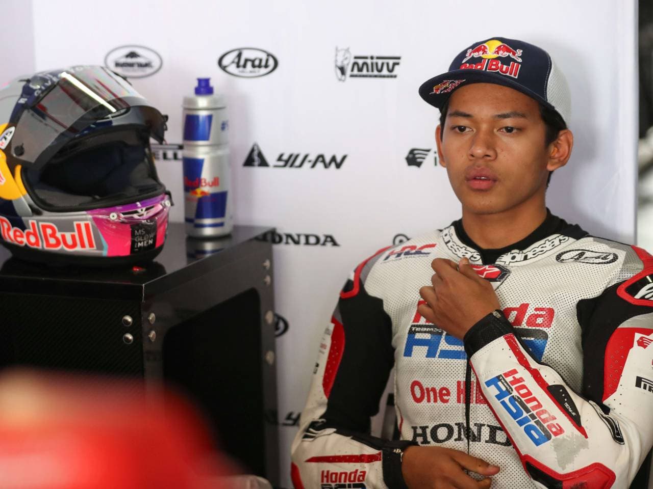 Hanya Finis P8 di Catalunya? Jangan Salah! Veda Ega Pratama Kini Gegerkan Papan Atas Moto3!